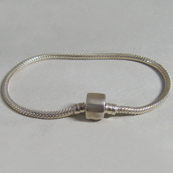 (b1252)Viper-type silver bracelet.